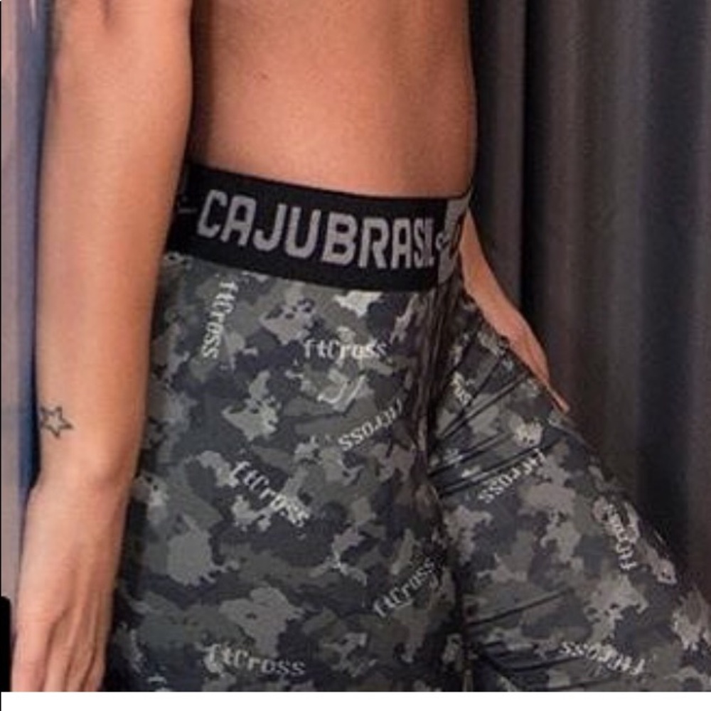 New camouflage leggings by Caju Brasil